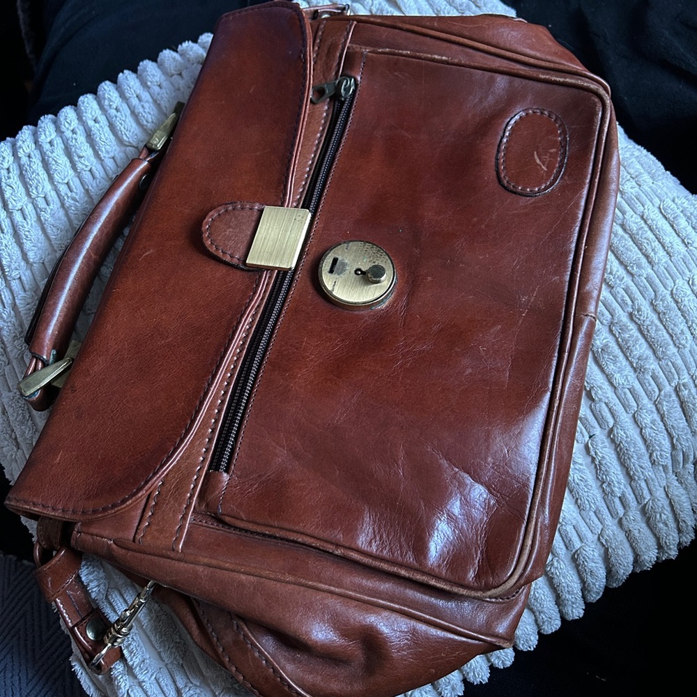 Vintage brown leather bag